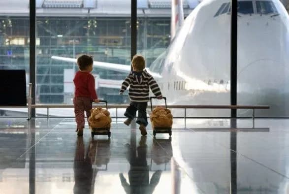 Вступила в силу новая редакция порядка организации выезда детей за границу