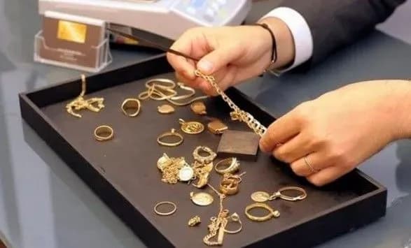 В Никополе вооруженный мужчина ограбил ломбард