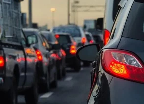 Передсвятковий Київ став у заторах