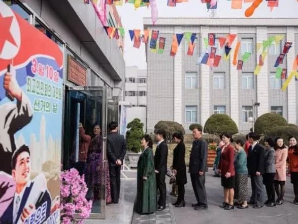Оркестри, танці і один кандидат у бюлетені: як у КНДР проходять парламентські вибори