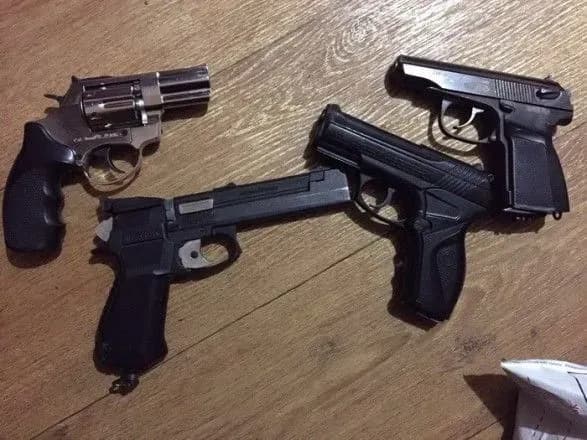 Торік на українських кордонах вилучили більше 600 одиниць зброї