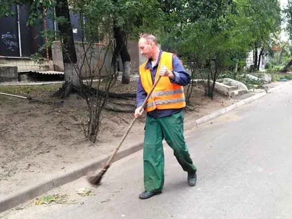 У столиці не вистачає двірників, водіїв та сантехніків