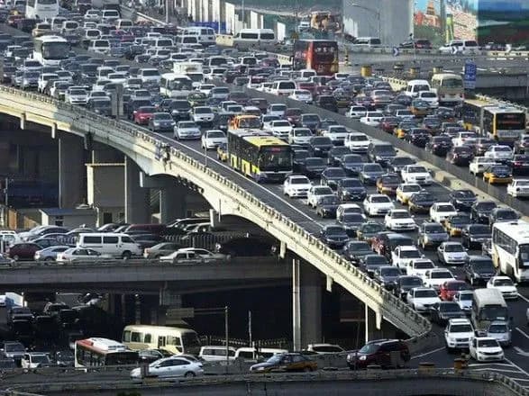 Київ став у вечірніх заторах