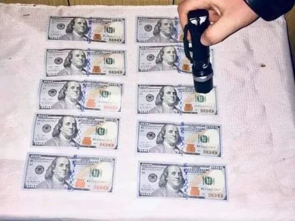 Сільський голова вимагав 1000 доларів хабара за земельну ділянку