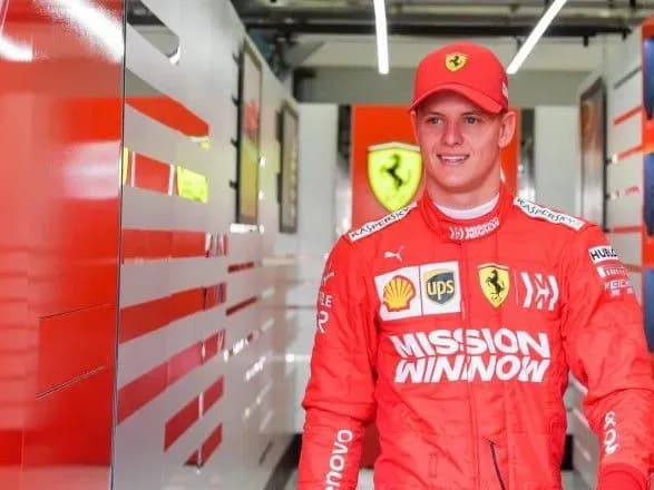 Сын Шумахера дебютировал за рулем болида Ferrari