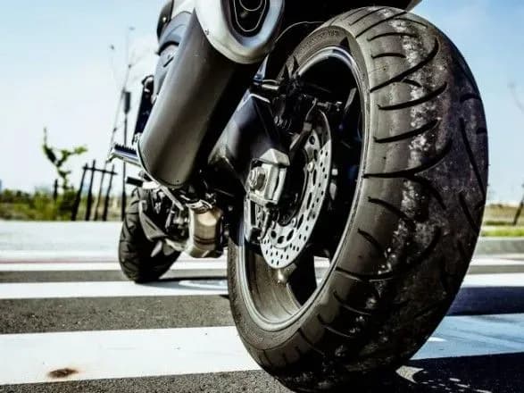 Мотоцикліст втік з місця аварії і прийшов у лікарню