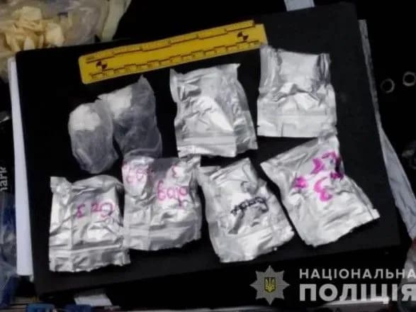У столиці спіймали чоловіка з розфасованими наркотиками