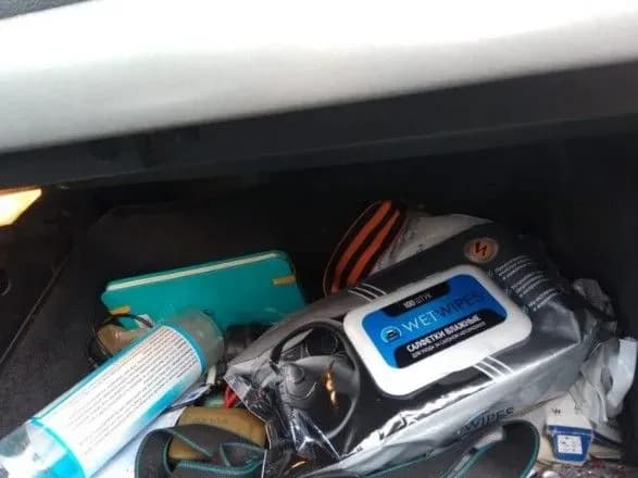 Іноземцю через георгіївську стрічку на три роки заборонили в'їзд в Україну