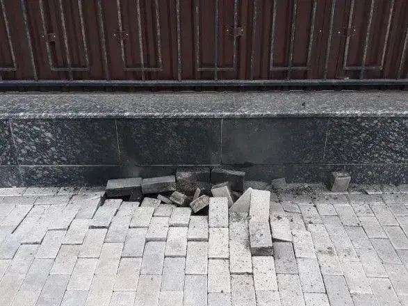 Возле посольства РФ в Киеве произошел взрыв