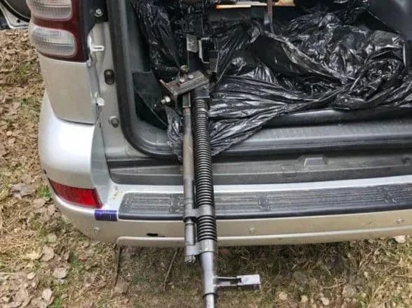 Біля будинку одного з кандидатів у Президенти затримали групу озброєних осіб