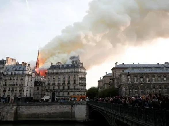 Уряд Чехії має намір допомогти з відновленням Нотр-Даму