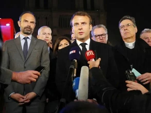 Макрон: я обіцяю вам - ми відбудуємо собор