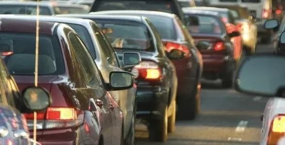 Київ скували передсвяткові затори