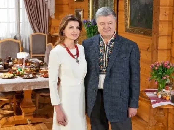Порошенко привітав українців з Великоднем
