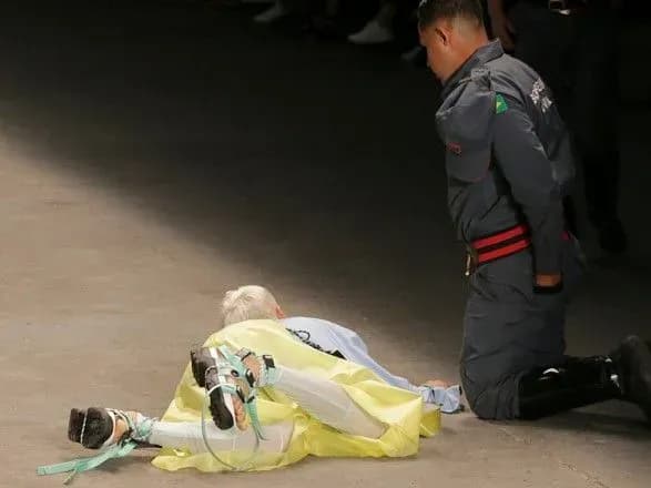 Модель померла після падіння на подіумі на тижні моди в Бразилії