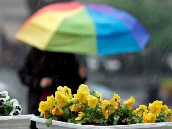 Сьогодні по Україні до 24 градусів тепла