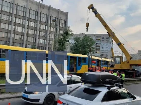 У Києві швидкісний трамвай зійшов з рейок