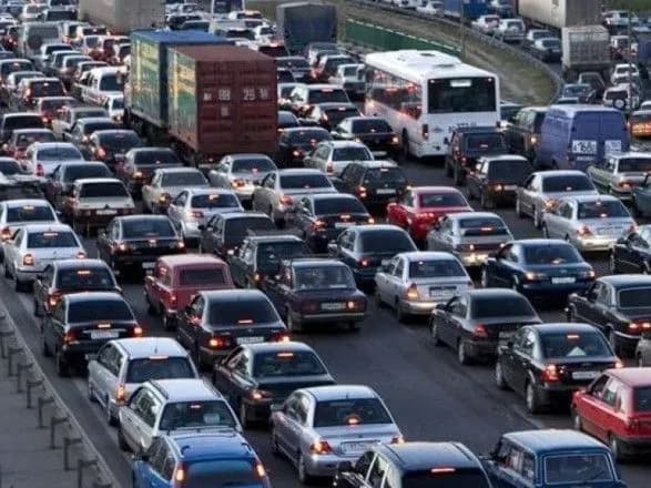 Вечір п’ятниці: Київ застряг у гігантських заторах