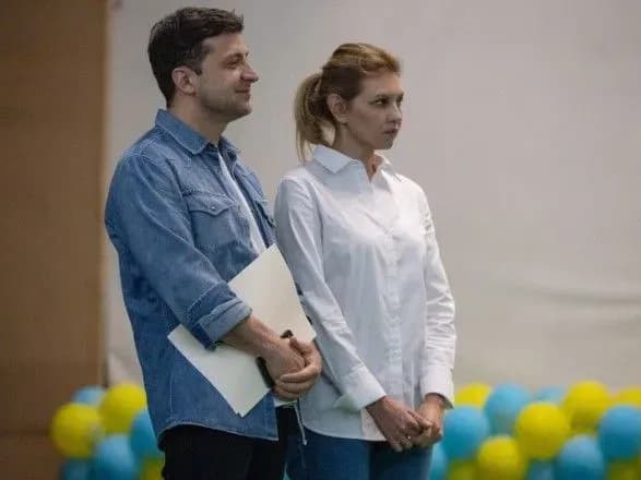 Зеленський вийшов у світ з дружиною