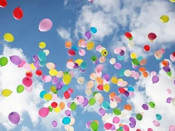 У Києві закликали відмовитися від повітряних кульок на випускних