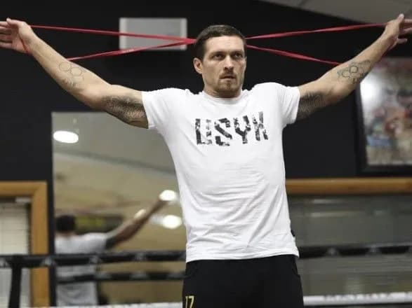 Усик втратив титул у важкій вазі