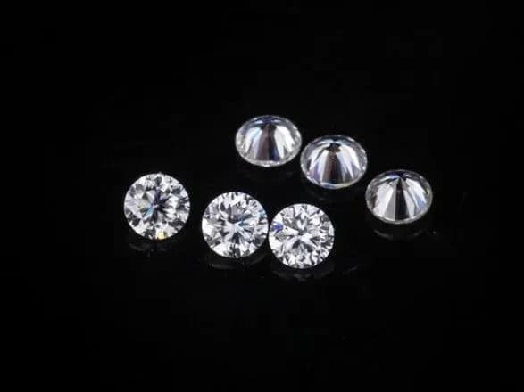 В Україні виставили на аукціон понад 600 діамантів