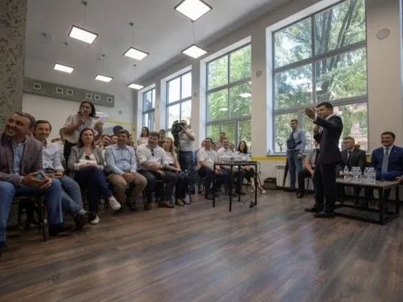 Зеленський розповів у Маріуполі про підготовку законопроектів щодо бізнесу