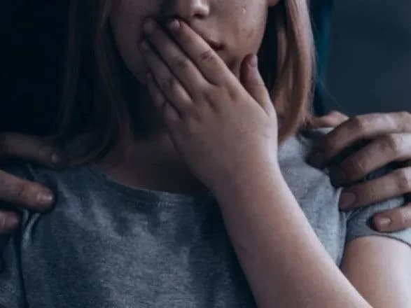 На Волині 41-річному чоловіку вручили підозру в розбещенні малолітньої