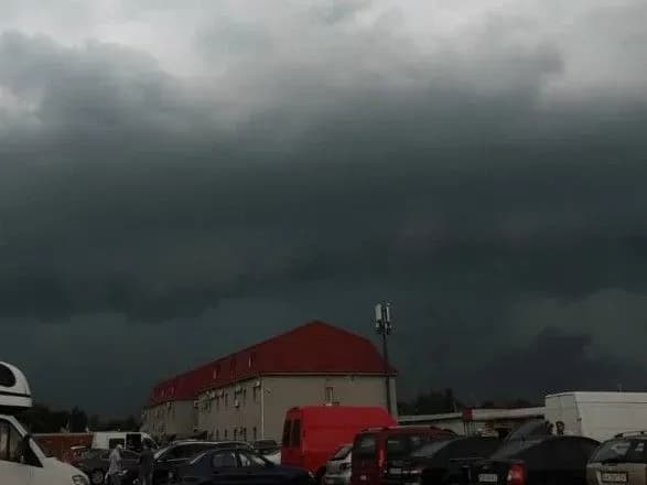 Негода в Києві: до ДСНС надійшло 42 виклики