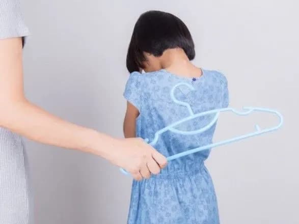 У Франції остаточно заборонили лаяти і шльопати дітей