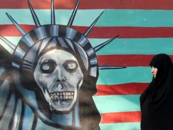 Болтон: на Іран необхідно чинити тиск, щоб він відмовився від ядерних амбіцій