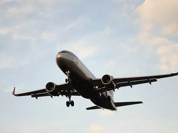 Франція вводить податок на авіаквитки