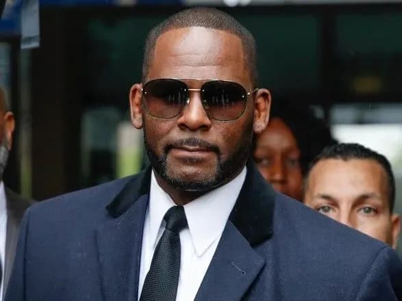 Співака R. Kelly знову затримали в США за новим обвинуваченням в насильстві