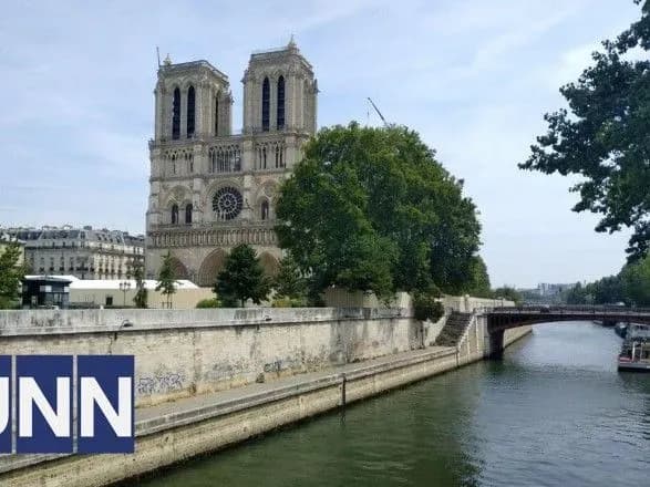 Строительные краны и нашествие туристов: как выглядит Нотр-Дам через три месяца после пожара