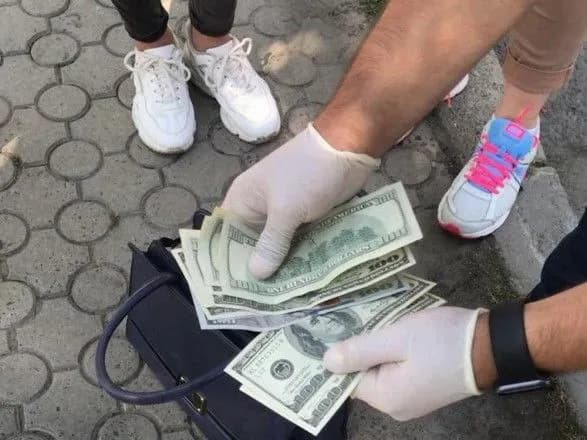 Посадовця Луцької міськради викрили на вимаганні грошей з учасників бойових дій