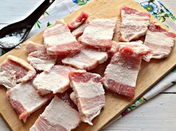 В Украине дорожает свинина и дешевеет сало