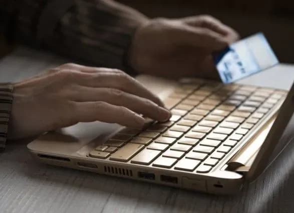 За полгода в Украину перевели более миллиарда долларов