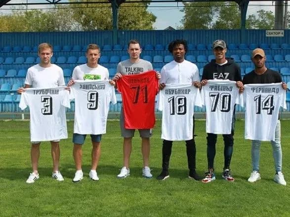 Представитель УПЛ подписал шестерых футболистов