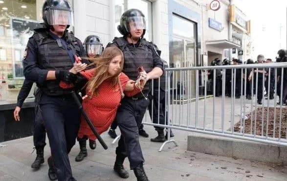 Климкин прокомментировал задержания протестующих в Москве