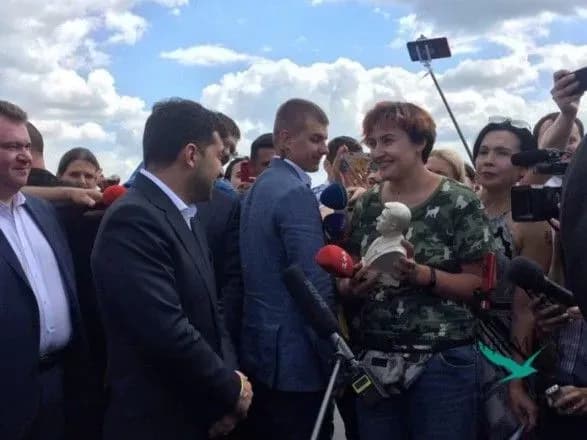 Что за культ: Зеленский прокомментировал свои гипсовые бюсты