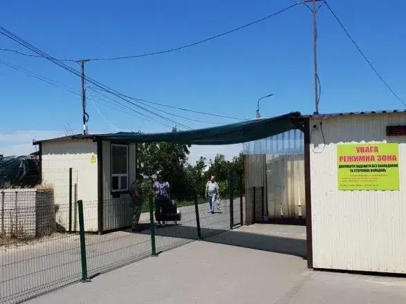 На КПВВ у зоні ООС у чергах застрягли 240 автомобілів