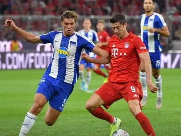 Рекорд Левандовски не позволил "Баварии" победить на старте Бундеслиги