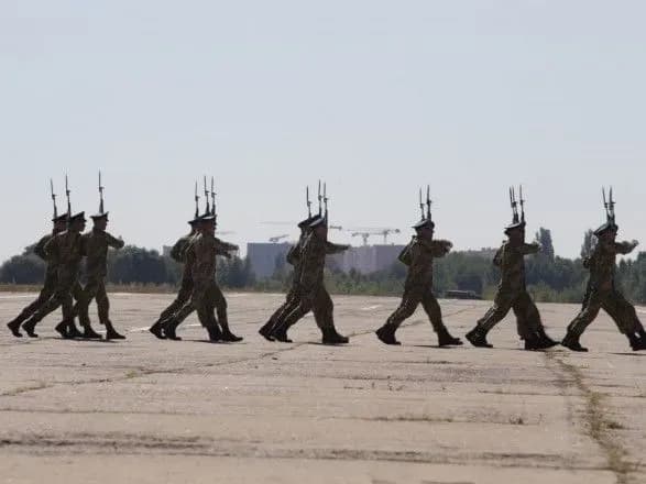 На злітній смузі "Антонова" проходить тренування силовиків до Ходи Гідності