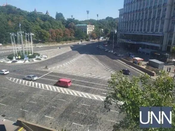 На столичному Хрещатику частково відновили рух транспорту