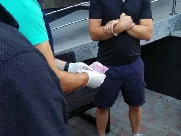 Інспектора з охорони водних біоресурсів затримали за вимагання хабарів із комерсантів