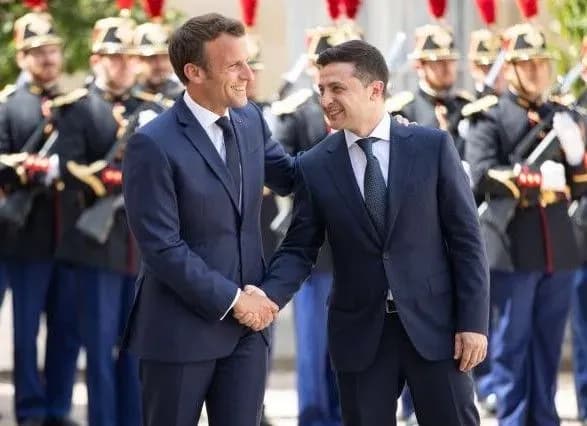 Телефонна бесіда Зеленського і Макрона: про що говорили президенти