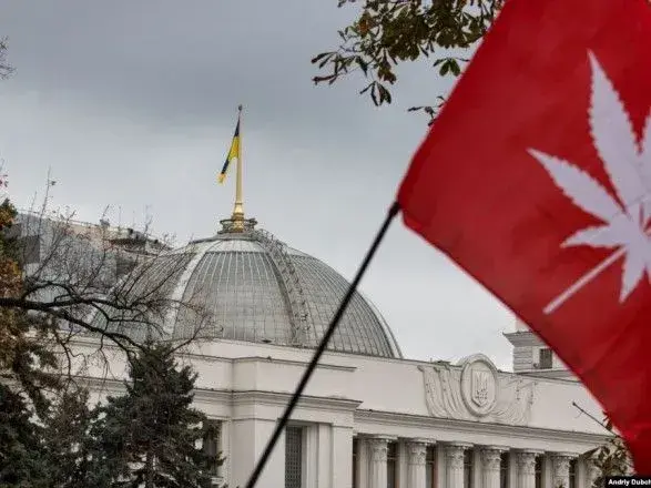 Міністр охорони здоров'я висловилась щодо легалізації медканнабісу