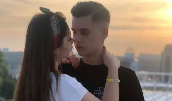 Звільнений моряк Ейдер освідчився своїй дівчині