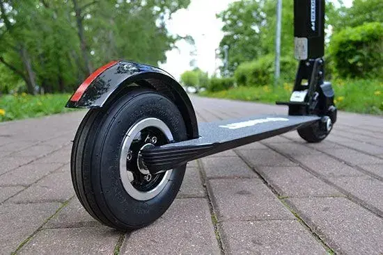 У Львові сталася перша ДТП за участі електросамоката