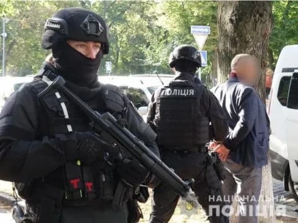 На Полтавщині затримали злочинну організацію, яка займалася торгівлею людьми та рекетом